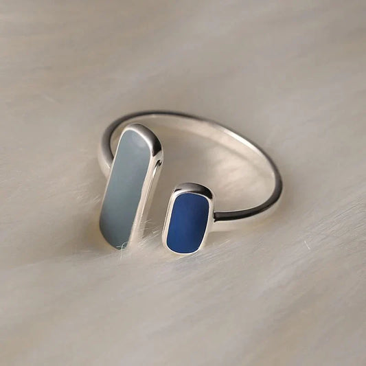 Anillo plateado con piedra azul vintage
