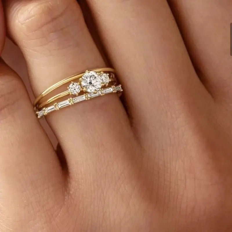 Anillo de capas doradas elegante