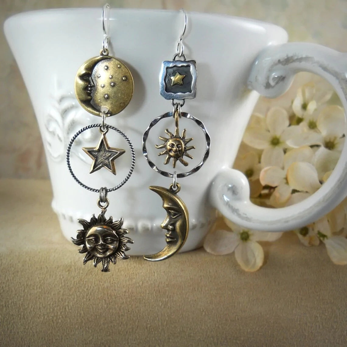 Pendientes con colgante de sol y luna