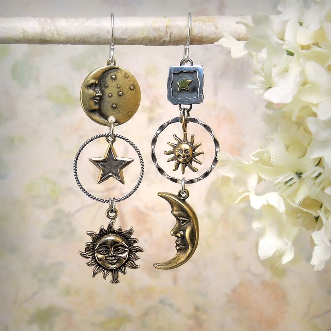 Pendientes con colgante de sol y luna