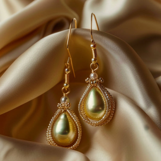 Pendientes de perlas en forma de gota de agua dorada