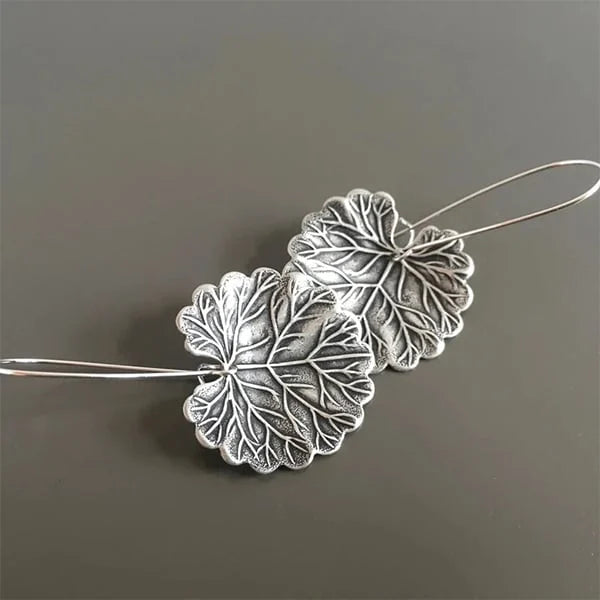 Pendientes de hoja plateados