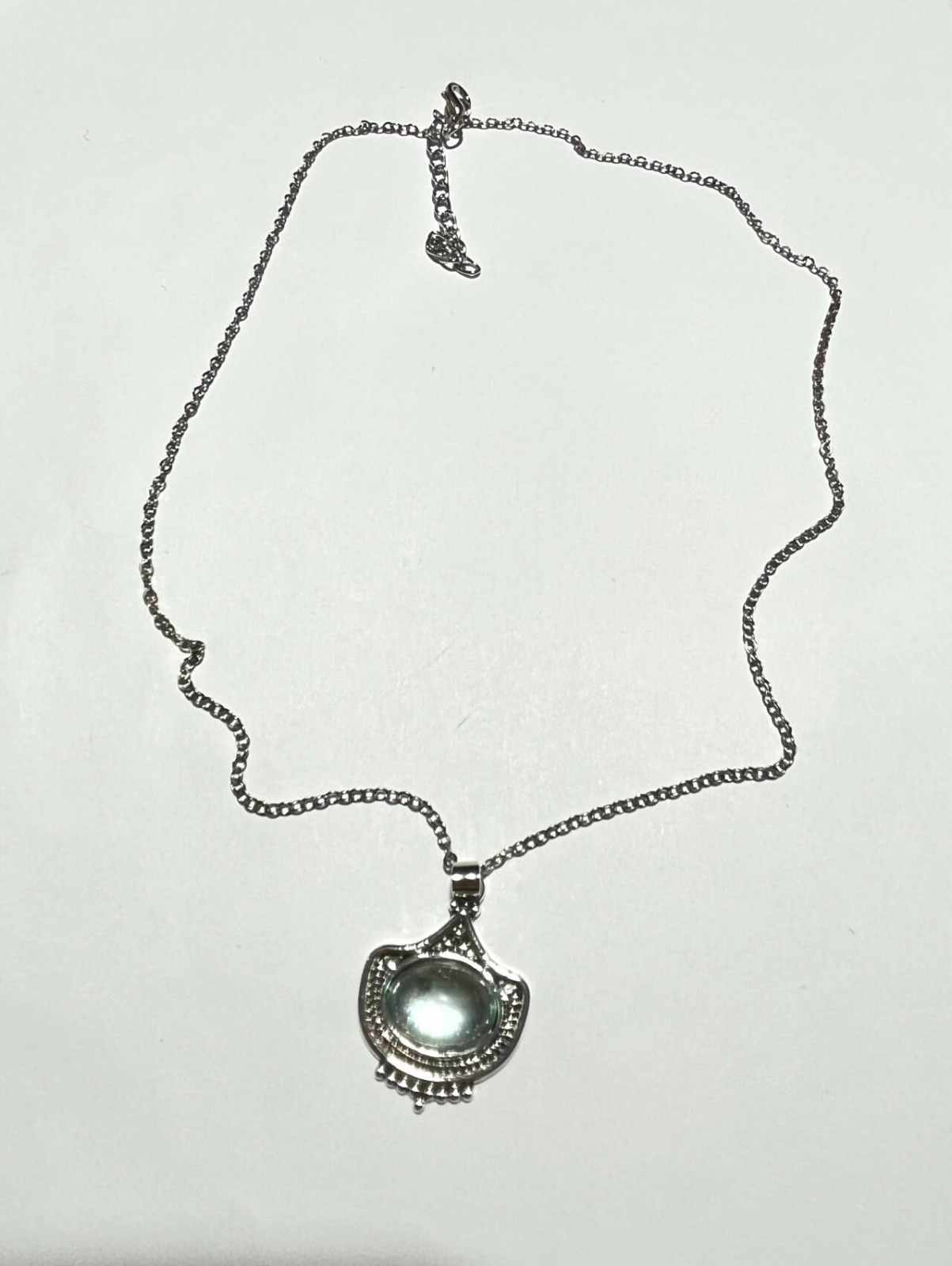 Collar de piedra verde vintage