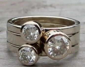 Anillo de plata vintage con doble zirconia