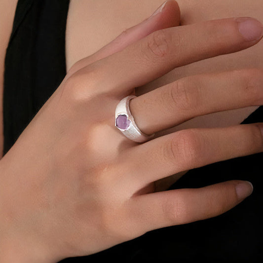 Anillo vintage de plata con incrustaciones de cristal azul