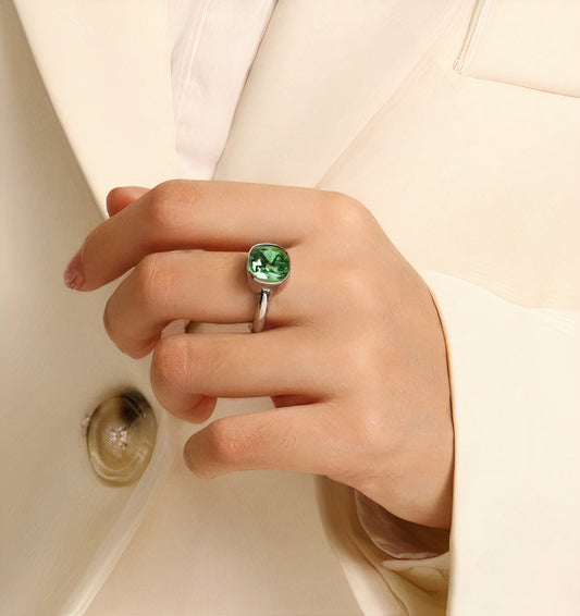 Anillo de cristal verde vintage
