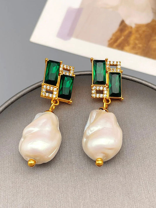 Pendientes de perlas barrocas de vidrio verde vintage