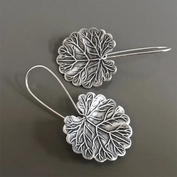 Pendientes de hoja plateados
