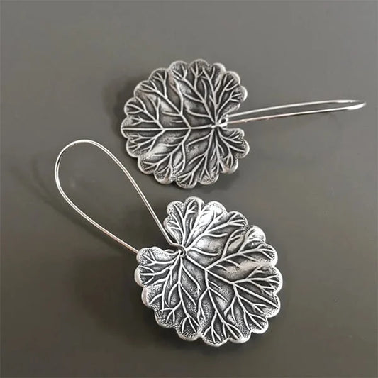 Pendientes de hoja plateados