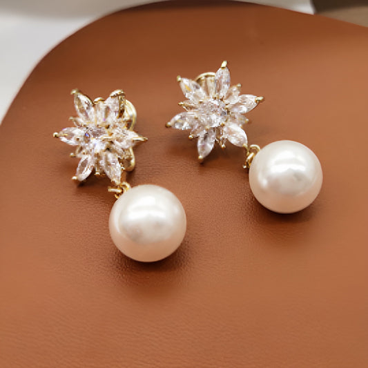Pendientes de Flor y Perlas Brillantes