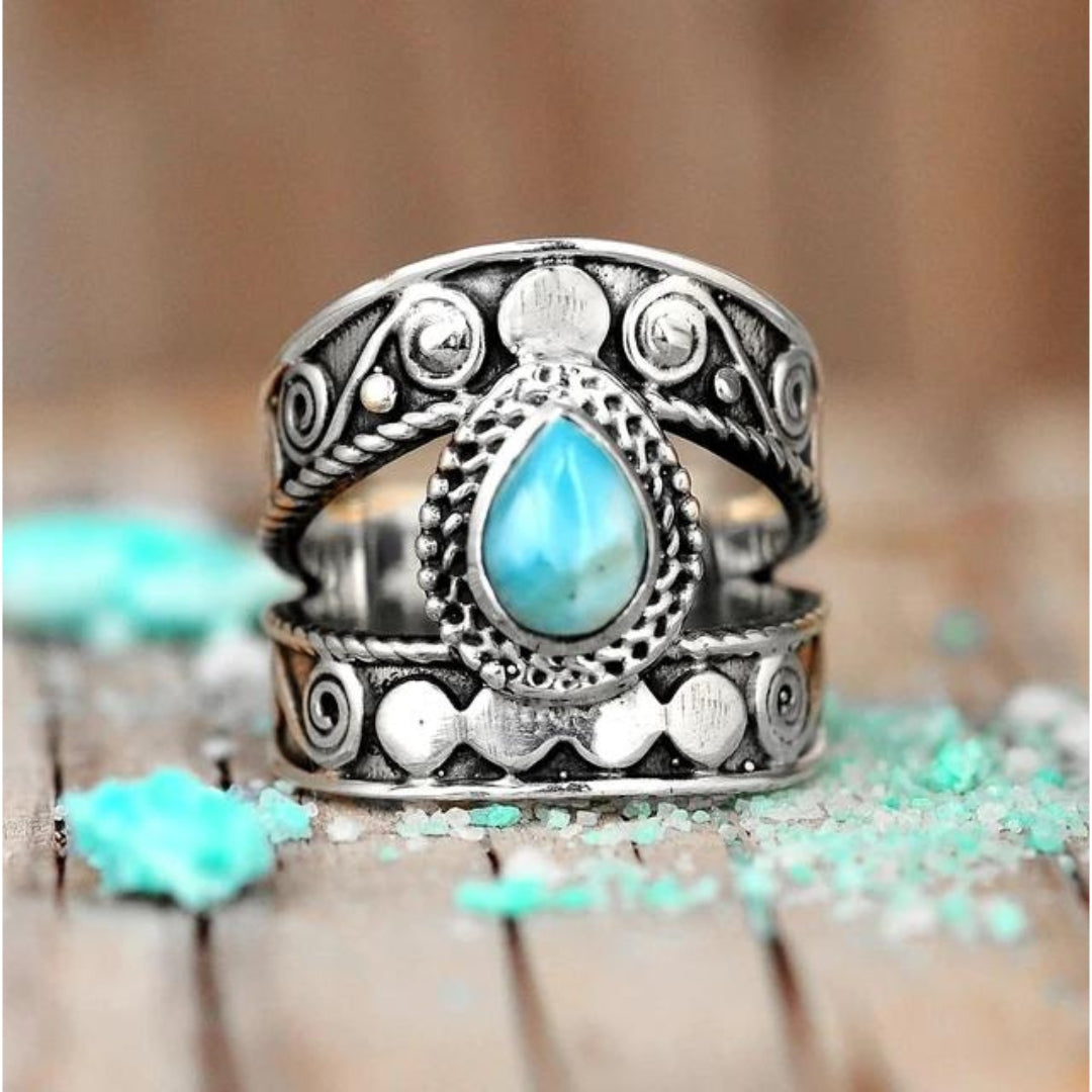 Anillo de aro calado con gota turquesa
