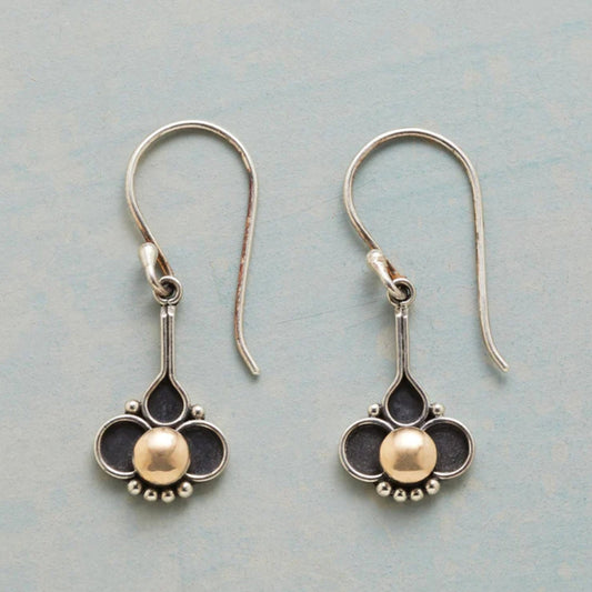 Pendientes boho de trébol con perlas en dorado