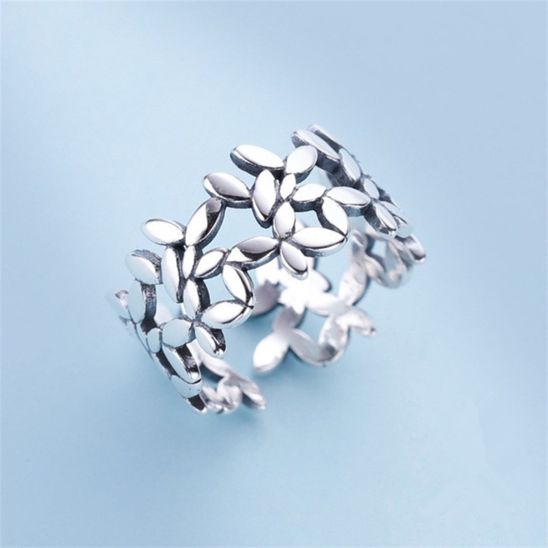 Anillo ajustable con hoja de plata