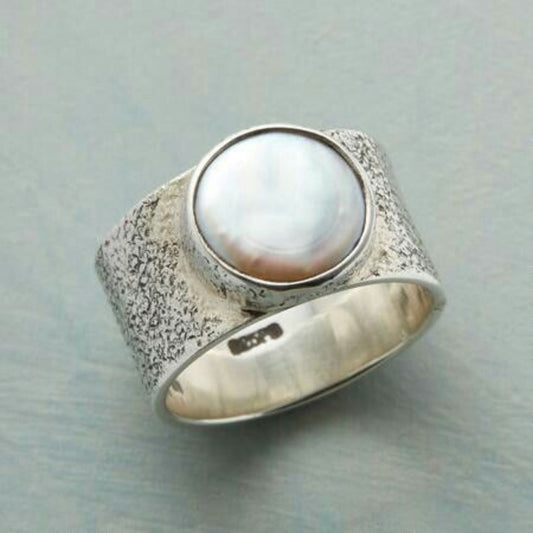 Anillo de Plata con Incrustaciones de Perlas Blancas Vintage