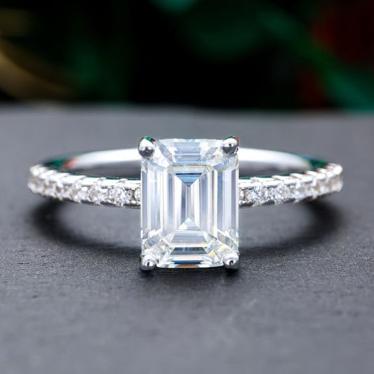 Anillo vintage de cristal blanco con zirconia de plata