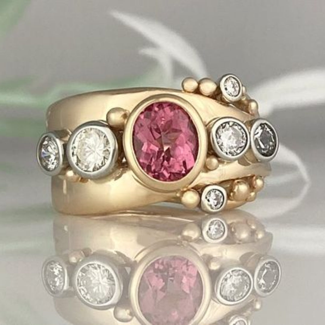 Anillo dorado vintage de zirconia roja
