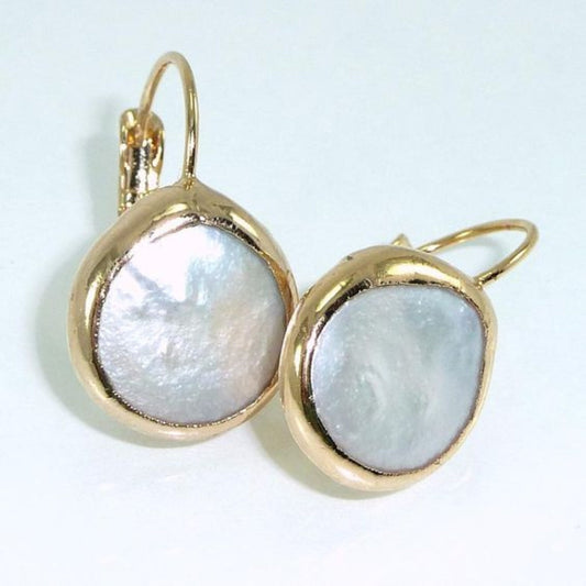 Aretes dorados de piedra blanca vintage