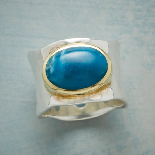 Anillo de plata con piedra ovalada azul vintage