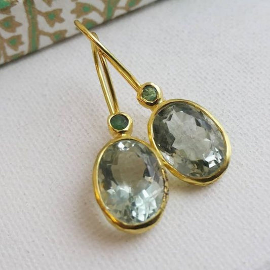 Aretes vintage de vidrio oliva con detalles en oro