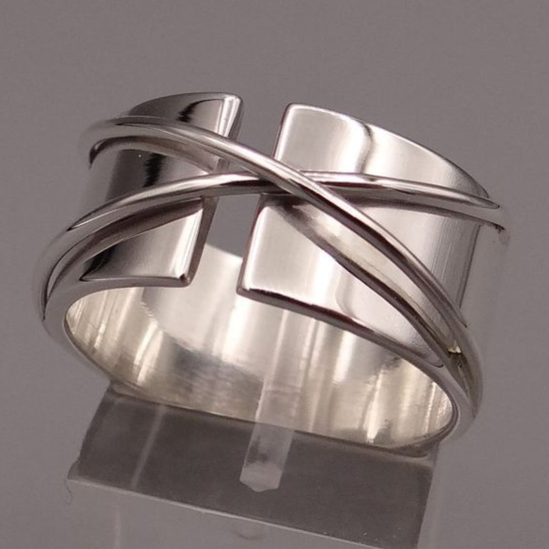 Anillo vintage de plata con cruz