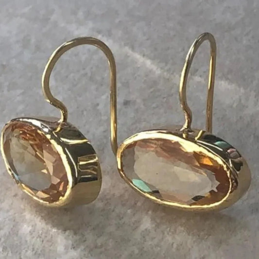 Aretes vintage con incrustaciones de cristal y diseño en oro