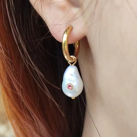 Pendientes Vintage Barroco con Perlas y Zirconia Roja