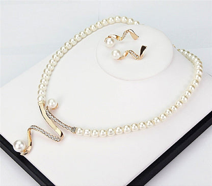 Conjunto de Collar y Aretes de Perlas Naturales