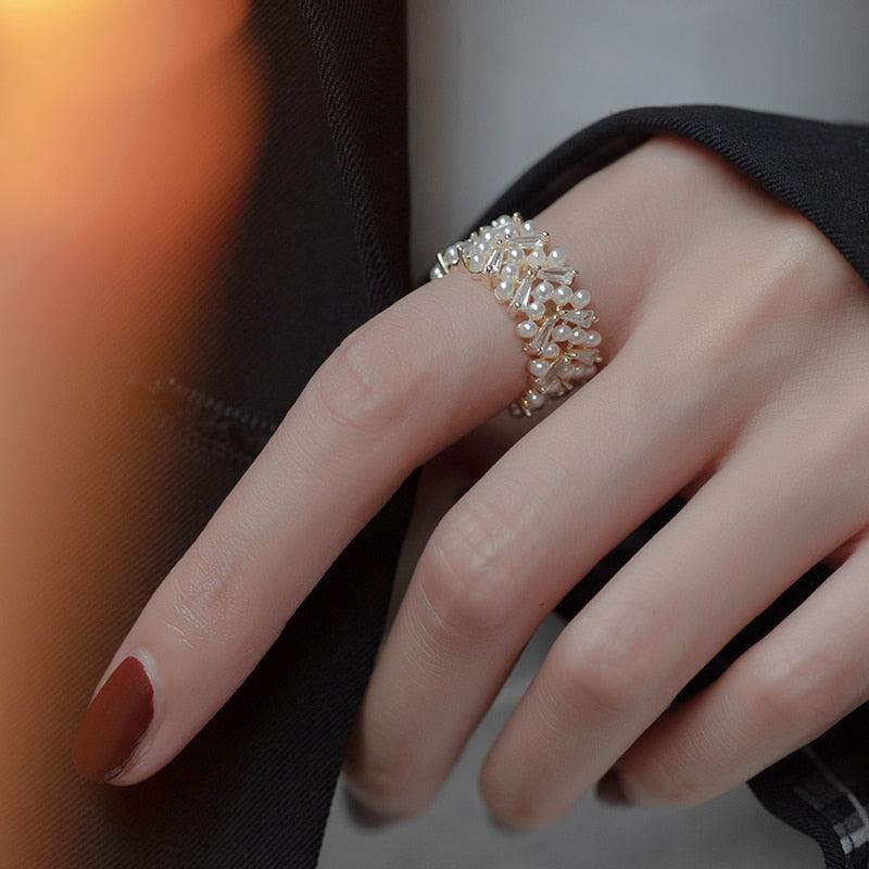 Anillo de perlas de lujo en oro