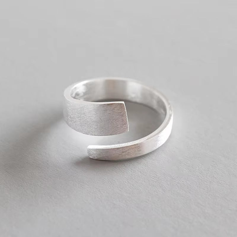 Anillo vintage de plata elegante