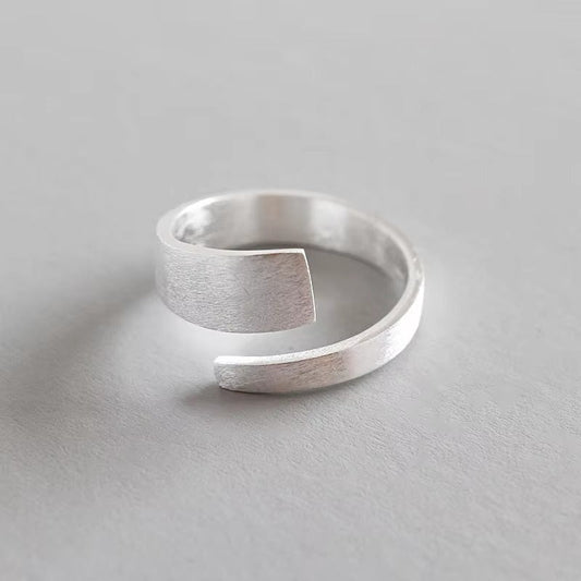 Anillo vintage de plata elegante