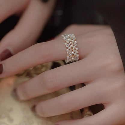 Anillo de perlas de lujo en oro