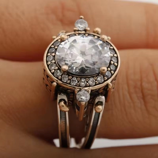 Anillo de oro con incrustaciones de vidrio vintage