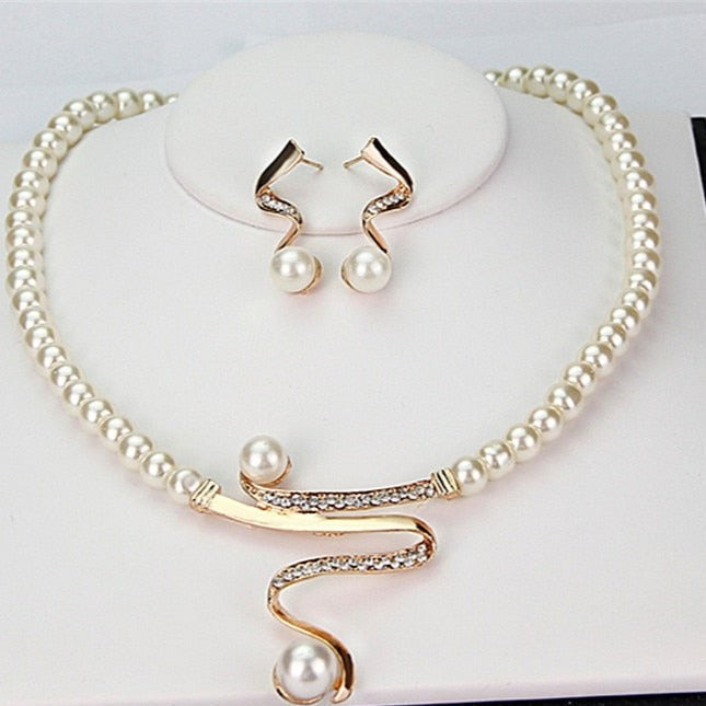 Conjunto de Collar y Aretes de Perlas Naturales