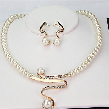 Conjunto de Collar y Aretes de Perlas Naturales