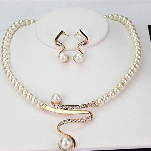 Conjunto de Collar y Aretes de Perlas Naturales