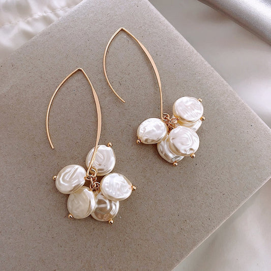 Pendientes elegantes de perlas y cristales
