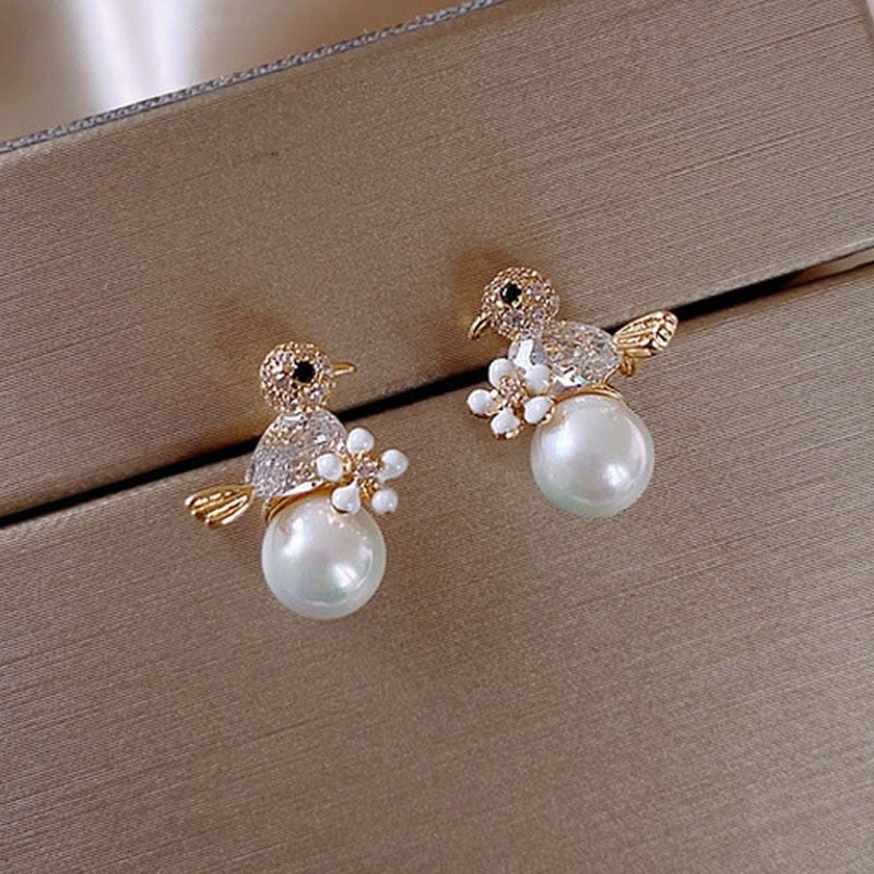 Pendientes de lujo Birdie con zirconia cúbica y nácar enlay