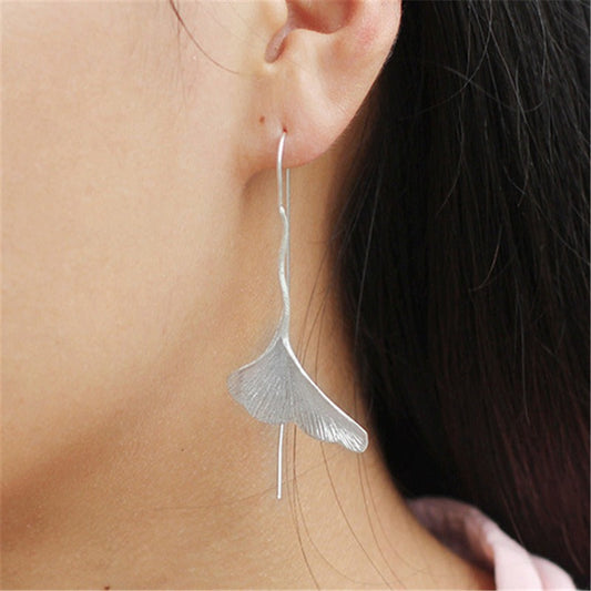 Pendientes de pétalos dorados vintage chapados