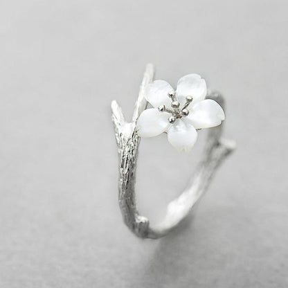 Anillo ajustable Vintage White Blossom