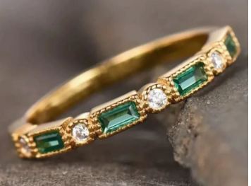 Anillo de Rosa con Zircón Verde Incrustado Vintage