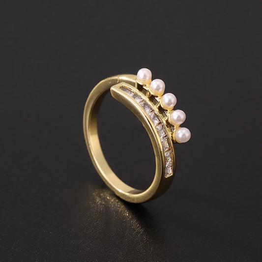 Anillo vintage abierto de circonio y perlas