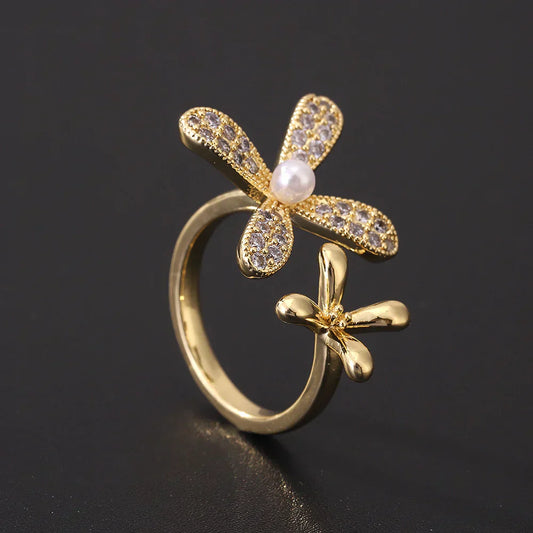 Anillo vintage de perla brillante con margarita