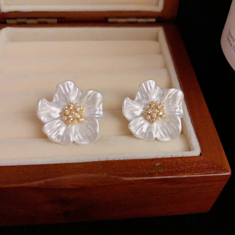 Pendientes de Perla Blanca Blossom