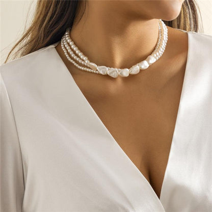 Collar de piedra blanca y perlas en dorado