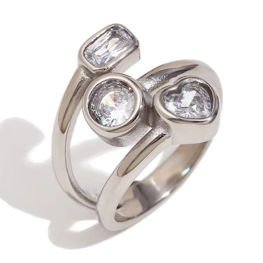 Anillo vintage con incrustaciones de vidrio colorido
