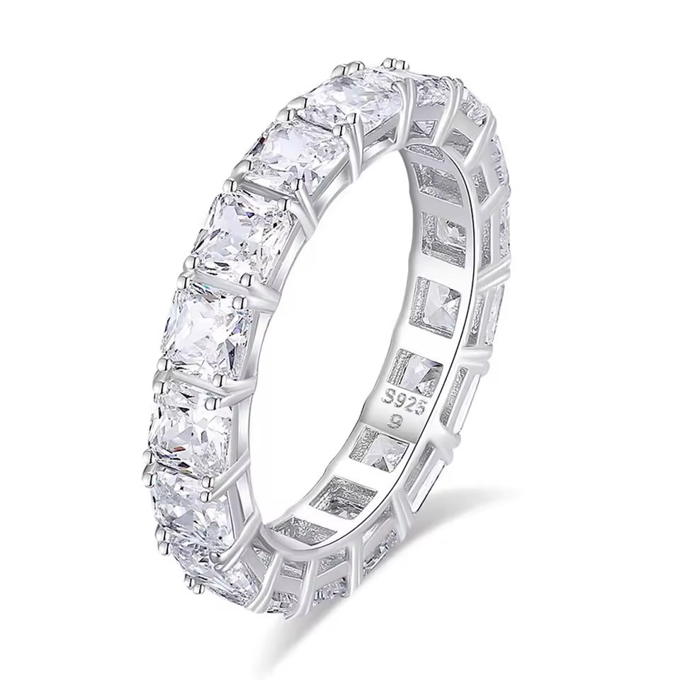 Anillo de Plata Vintage Clásico con Zirconia