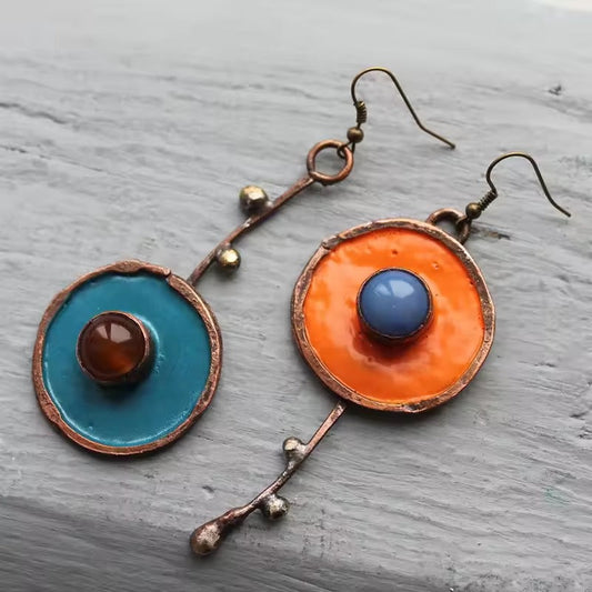Pendientes vintage desgastados de color marrón