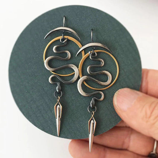 Pendientes Irregulares en Espiral con Forma Geométrica de Serpentina
