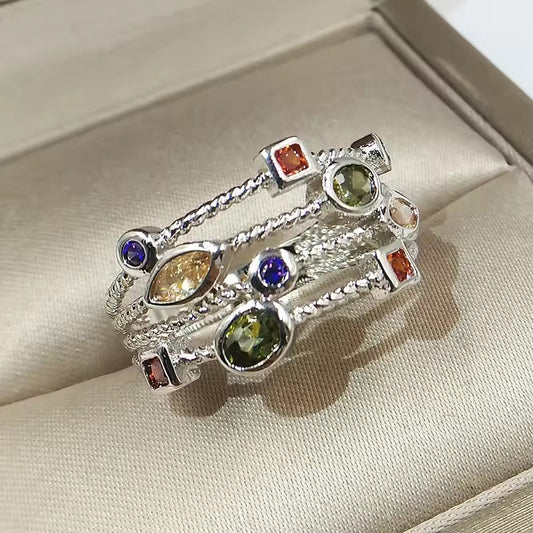 Anillo de plata en capas con cristales verdes vintage
