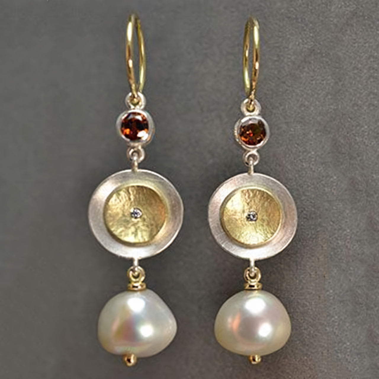 Pendientes de Perla de Granate Dorado